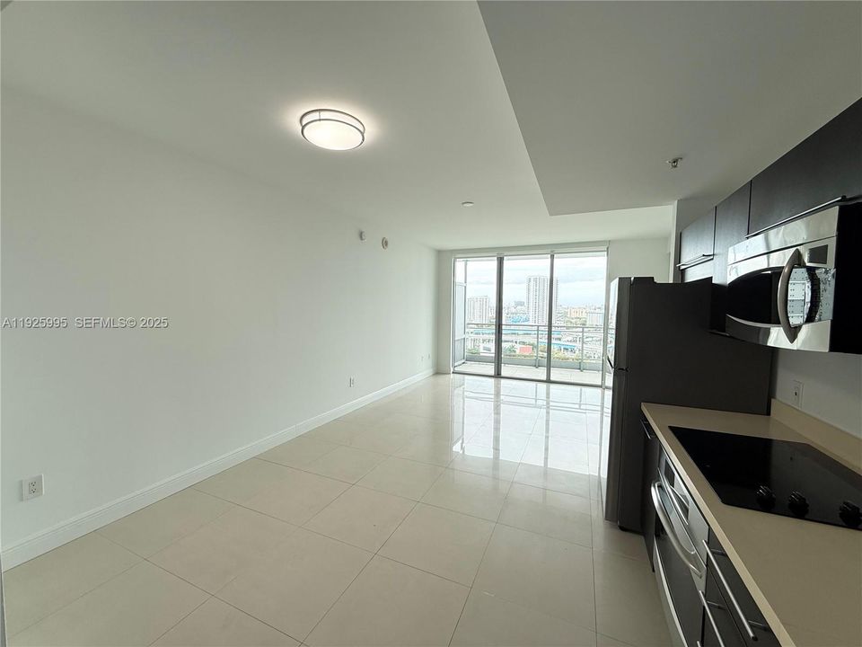 出租: $2,750 (1 贝兹, 1 浴室, 736 平方英尺)