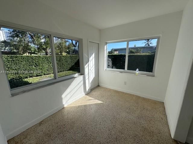 For Rent: $2,800 (2 beds, 1 baths, 2446 Square Feet)