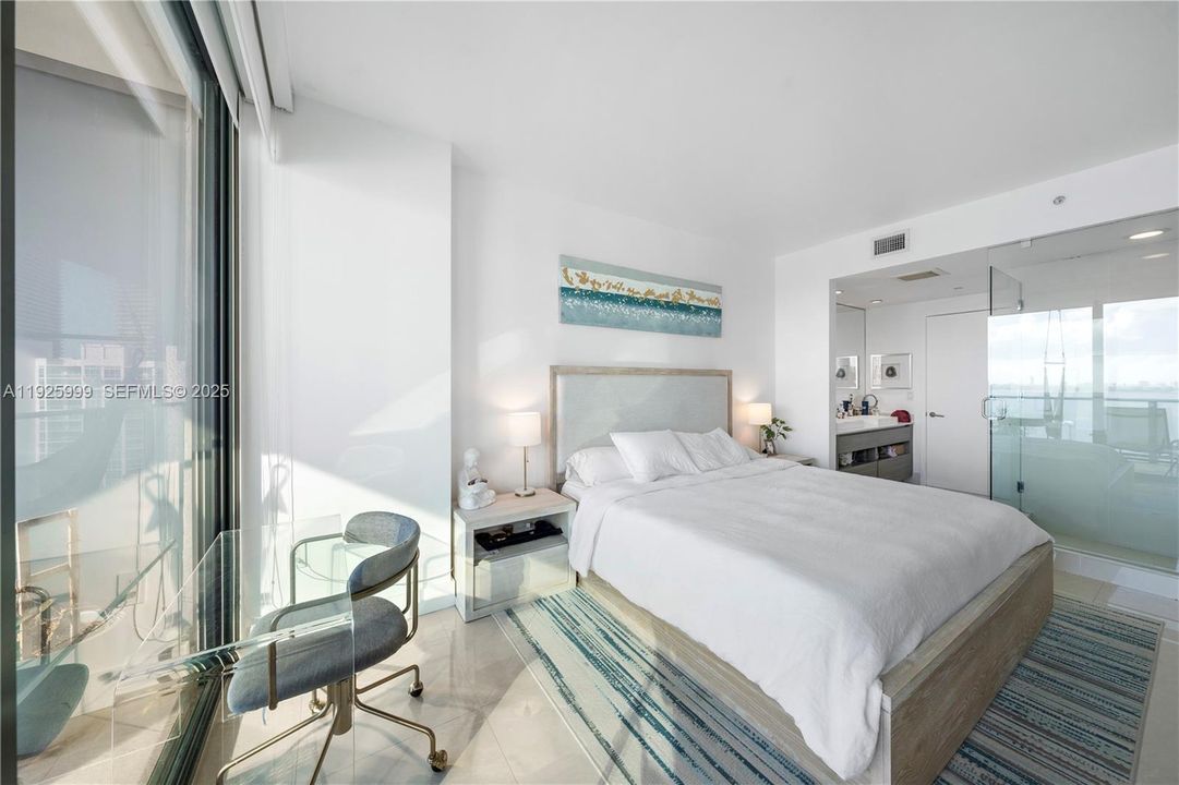 待售: $720,000 (2 贝兹, 2 浴室, 1073 平方英尺)