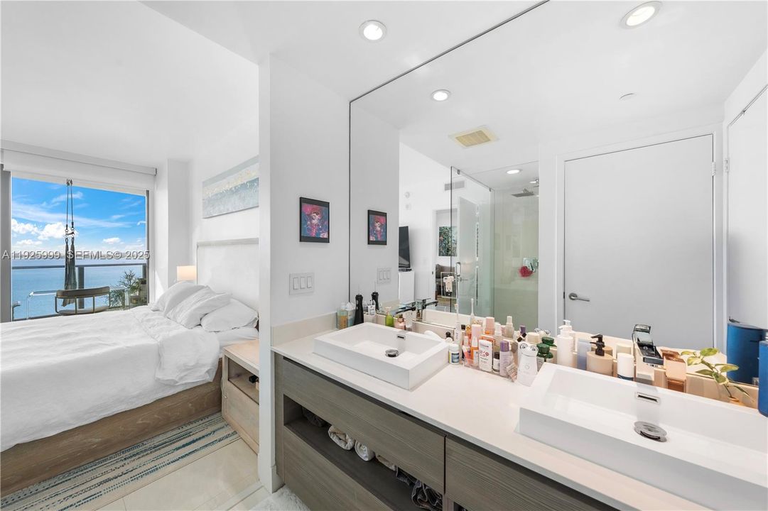 待售: $720,000 (2 贝兹, 2 浴室, 1073 平方英尺)