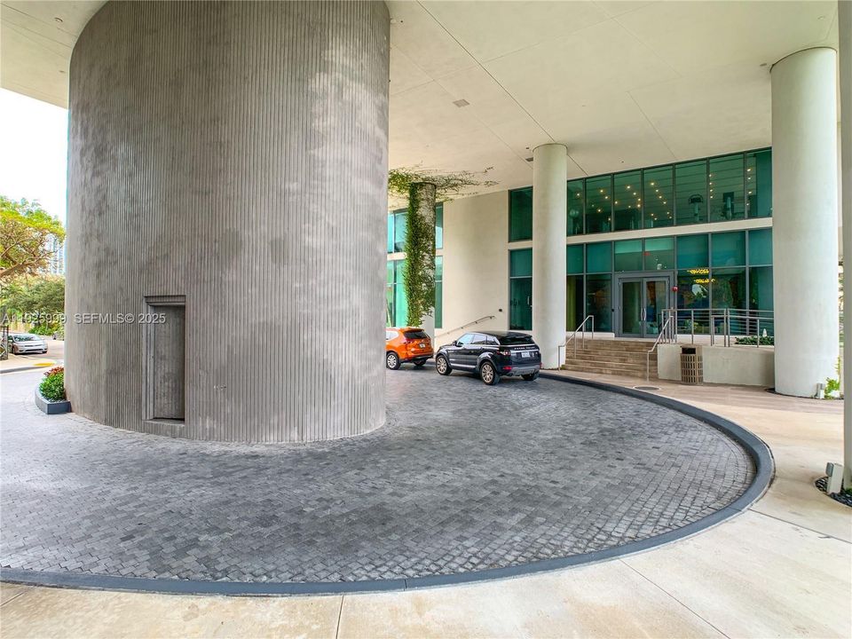 待售: $720,000 (2 贝兹, 2 浴室, 1073 平方英尺)