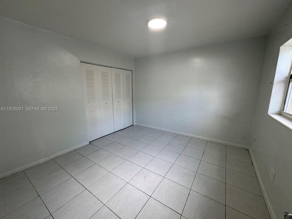 出租: $2,600 (3 贝兹, 1 浴室, 1019 平方英尺)