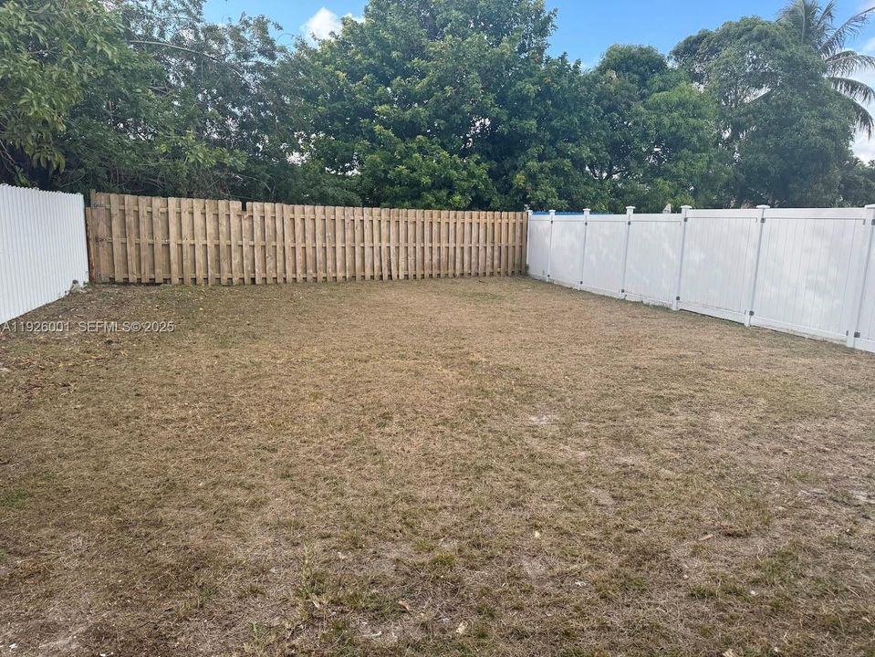 出租: $2,600 (3 贝兹, 1 浴室, 1019 平方英尺)