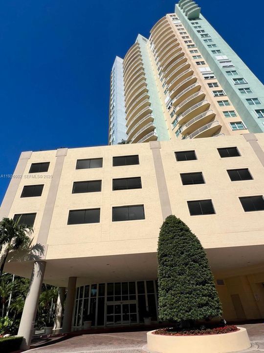 В аренду: $2,999 (1 спален, 1 ванн, 850 Квадратных фут)