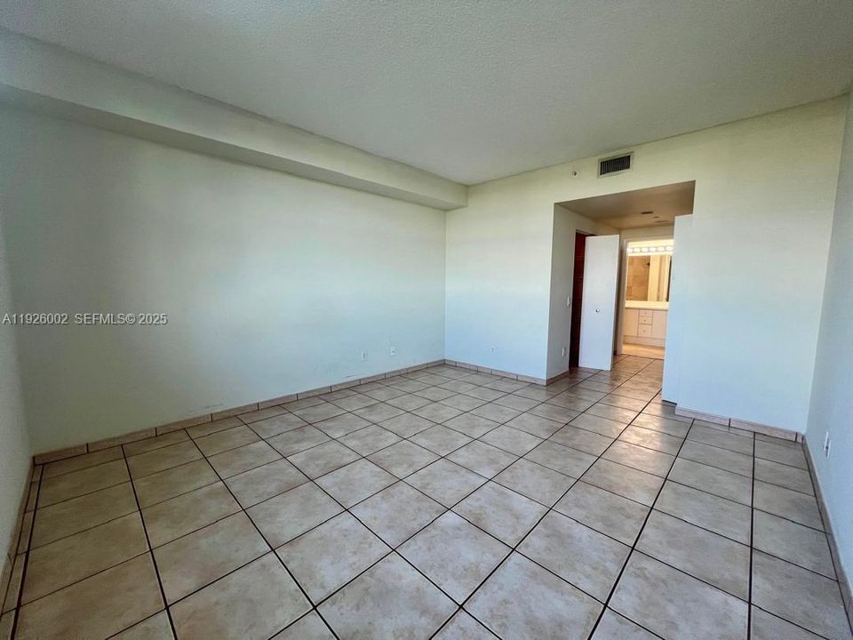 В аренду: $2,999 (1 спален, 1 ванн, 850 Квадратных фут)