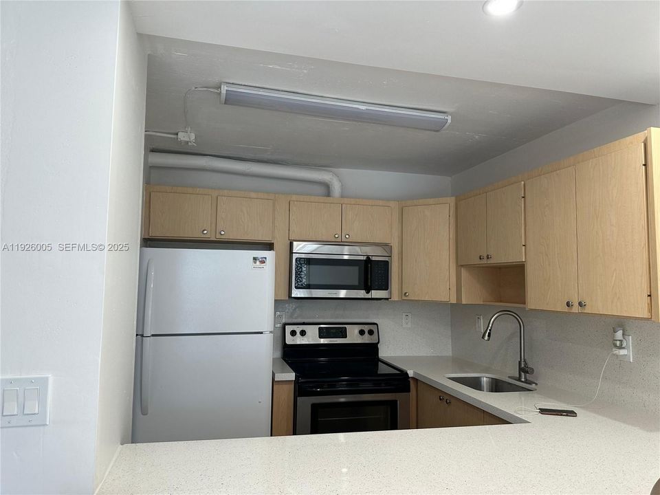 For Rent: $1,940 (1 beds, 1 baths, 546 Square Feet)