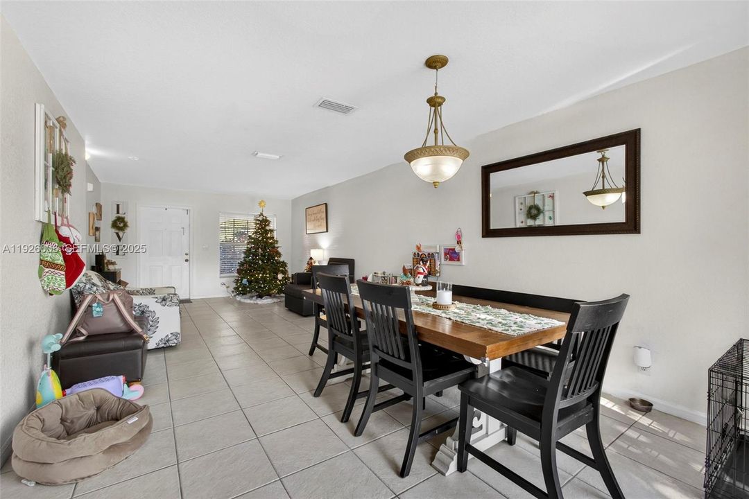 For Sale: $415,000 (3 beds, 2 baths, 1671 Square Feet)