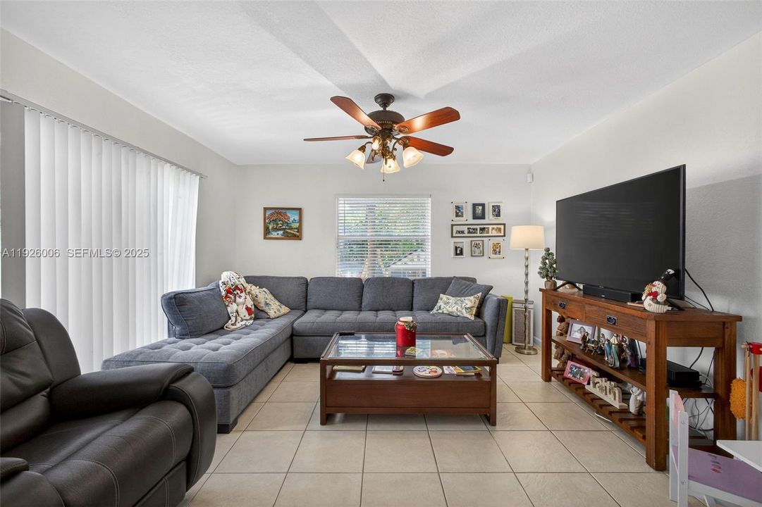 For Sale: $415,000 (3 beds, 2 baths, 1671 Square Feet)