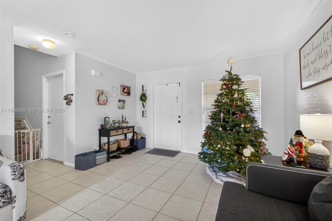 For Sale: $415,000 (3 beds, 2 baths, 1671 Square Feet)