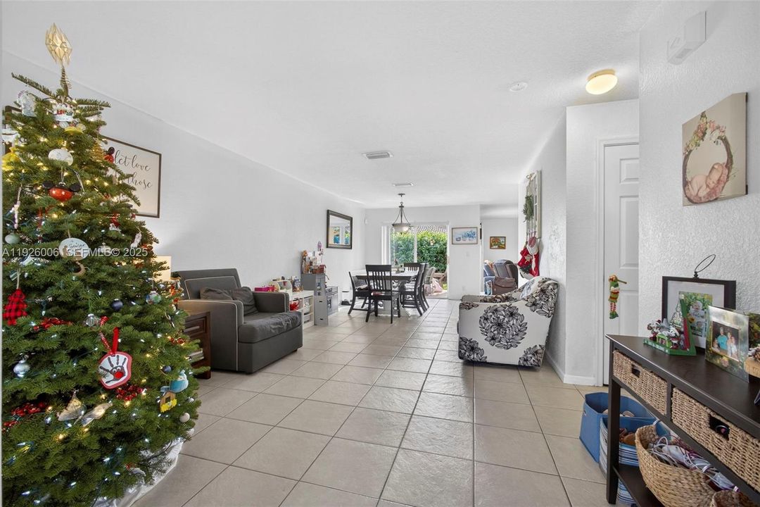 For Sale: $415,000 (3 beds, 2 baths, 1671 Square Feet)