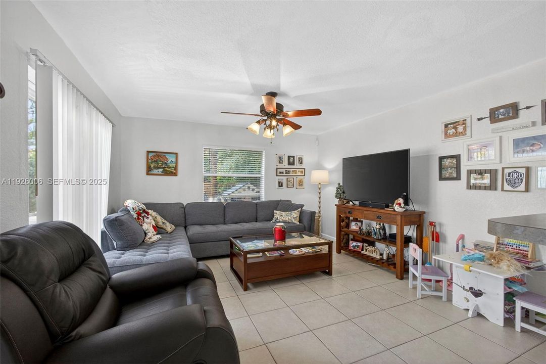 For Sale: $415,000 (3 beds, 2 baths, 1671 Square Feet)