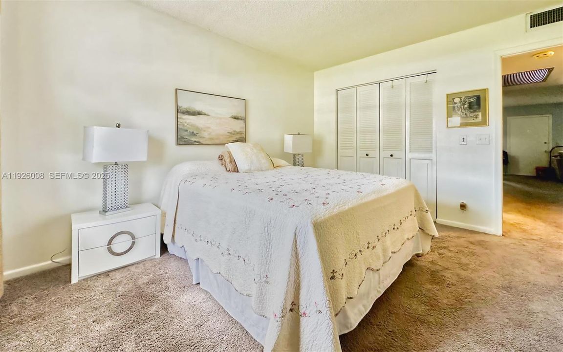 В аренду: $1,900 (2 спален, 1 ванн, 954 Квадратных фут)