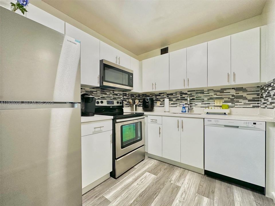 В аренду: $1,900 (2 спален, 1 ванн, 954 Квадратных фут)