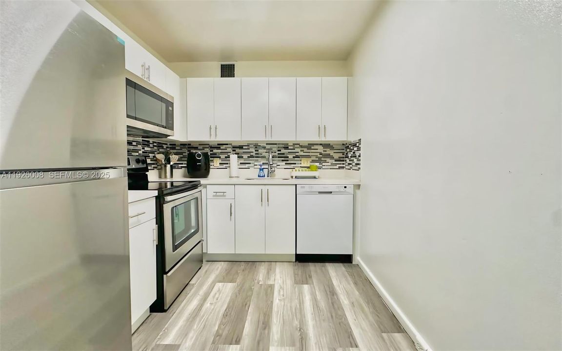 В аренду: $1,900 (2 спален, 1 ванн, 954 Квадратных фут)