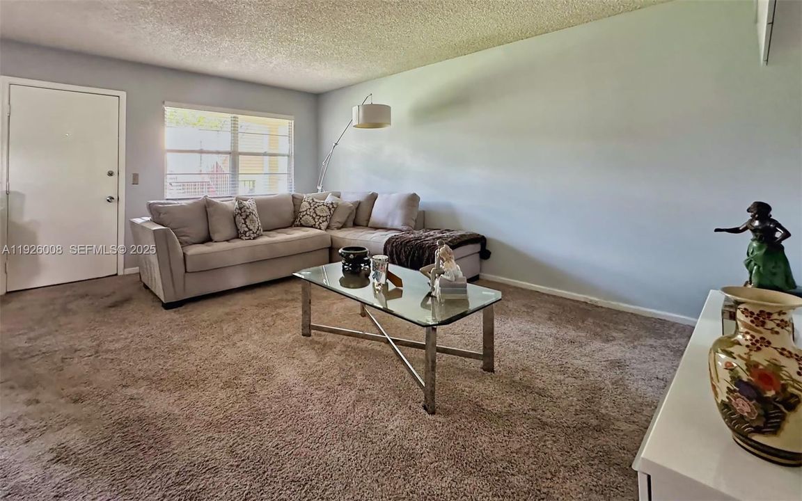 В аренду: $1,900 (2 спален, 1 ванн, 954 Квадратных фут)