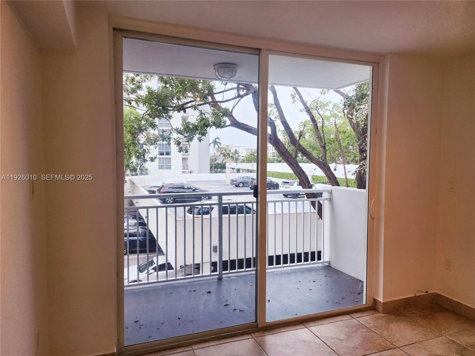 For Rent: $2,500 (1 beds, 2 baths, 752 Square Feet)