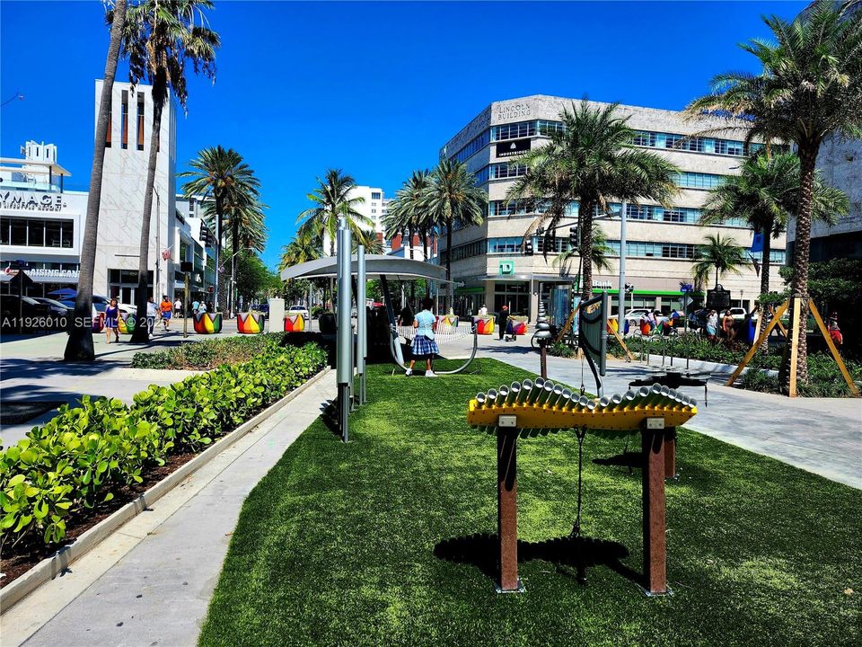 For Rent: $2,500 (1 beds, 2 baths, 752 Square Feet)