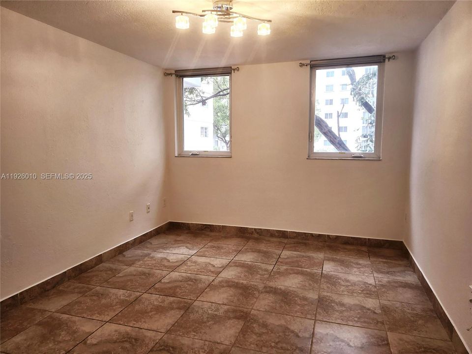 For Rent: $2,500 (1 beds, 2 baths, 752 Square Feet)