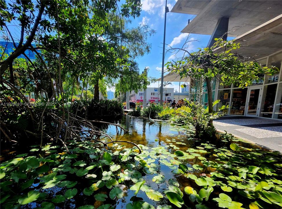 For Rent: $2,500 (1 beds, 2 baths, 752 Square Feet)