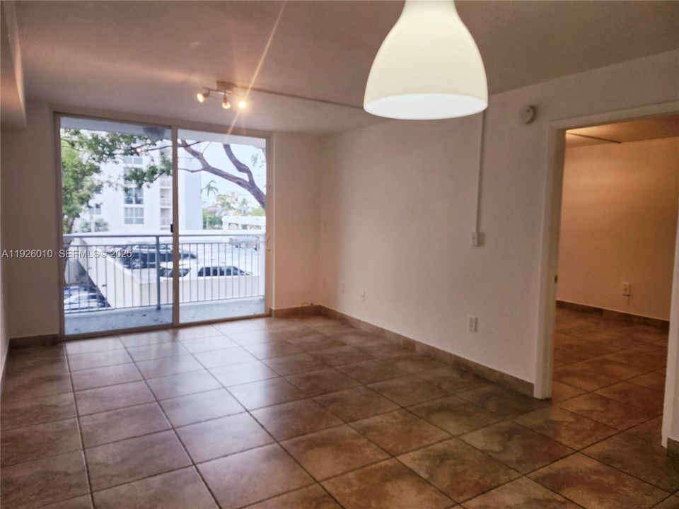 For Rent: $2,500 (1 beds, 2 baths, 752 Square Feet)