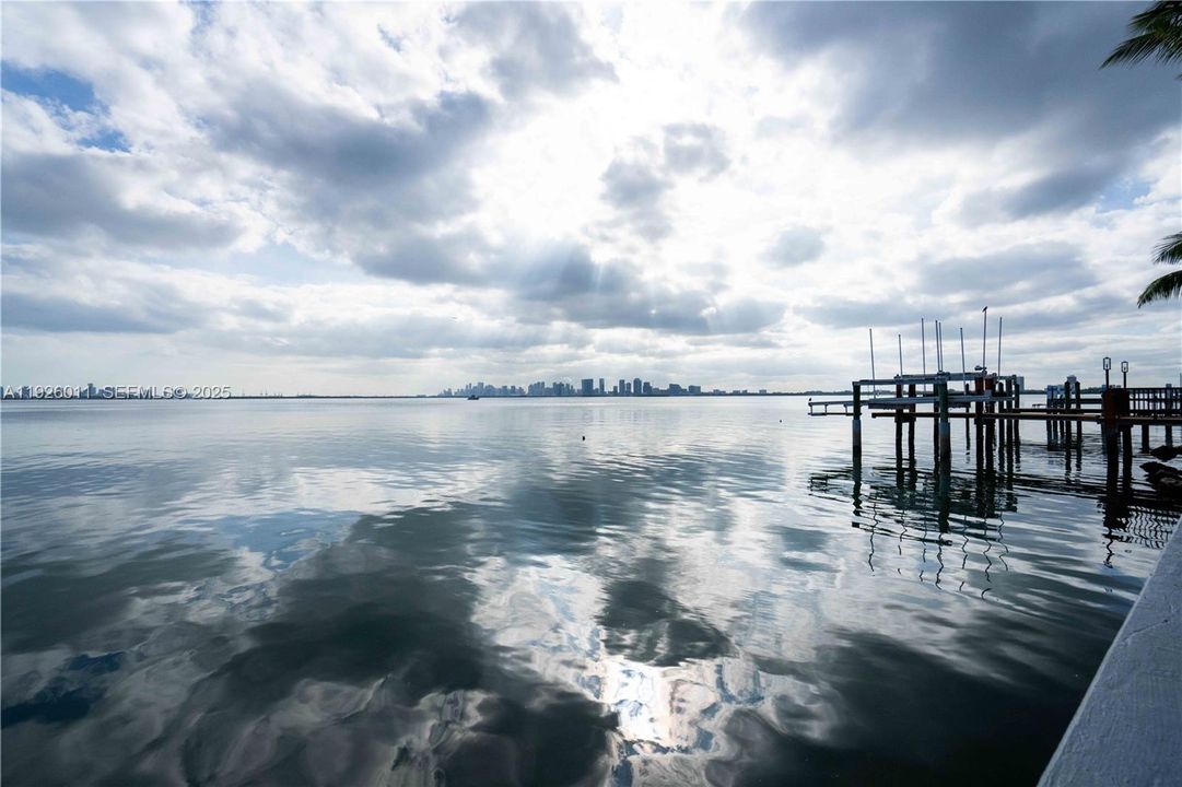 Под контрактом: $3,000 (3 спален, 2 ванн, 1300 Квадратных фут)