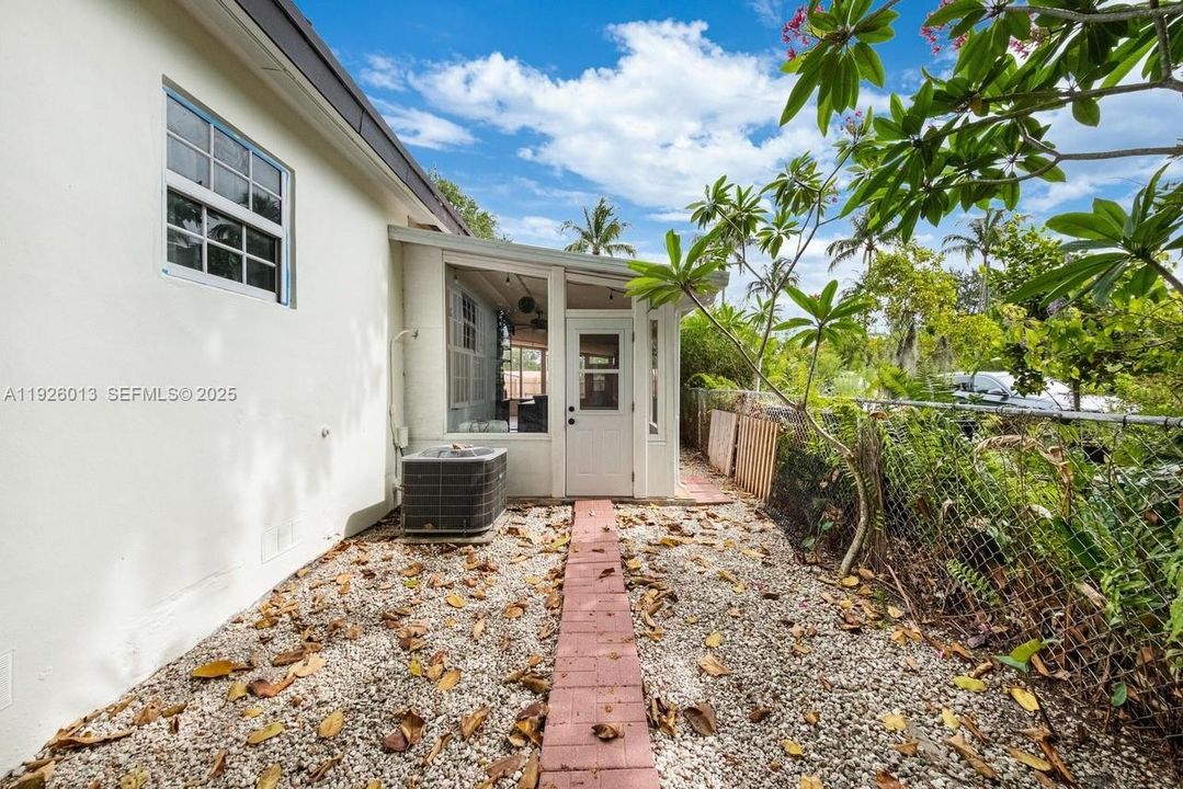 На продажу: $575,000 (3 спален, 2 ванн, 1381 Квадратных фут)