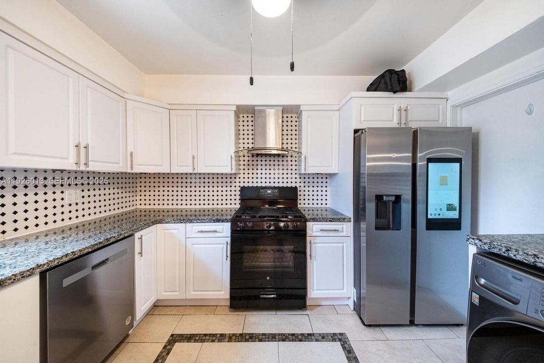 На продажу: $575,000 (3 спален, 2 ванн, 1381 Квадратных фут)