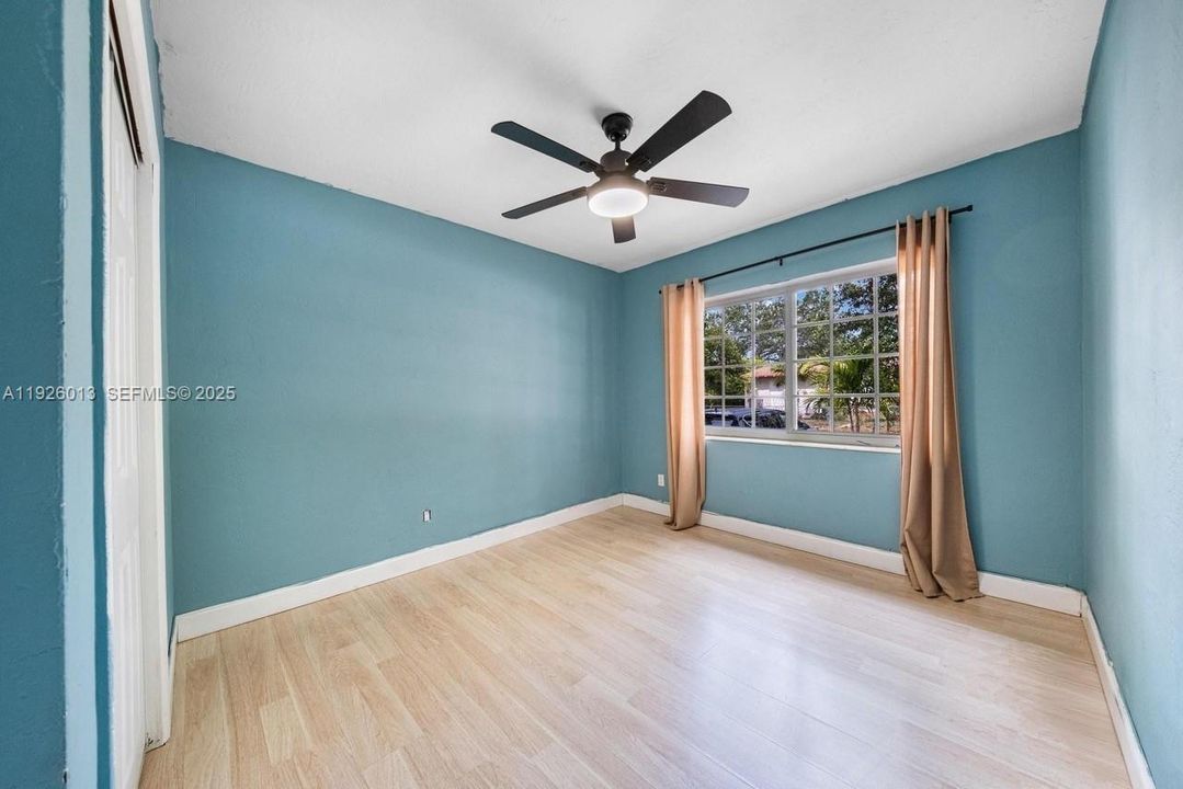 На продажу: $575,000 (3 спален, 2 ванн, 1381 Квадратных фут)