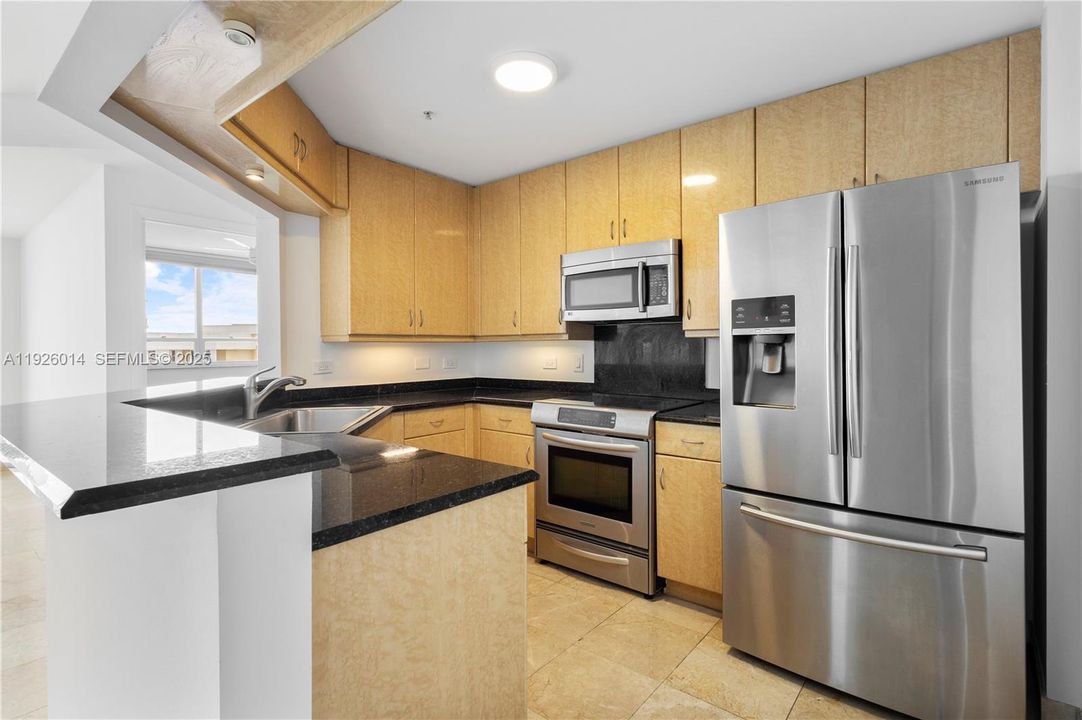 For Rent: $3,350 (1 beds, 1 baths, 878 Square Feet)