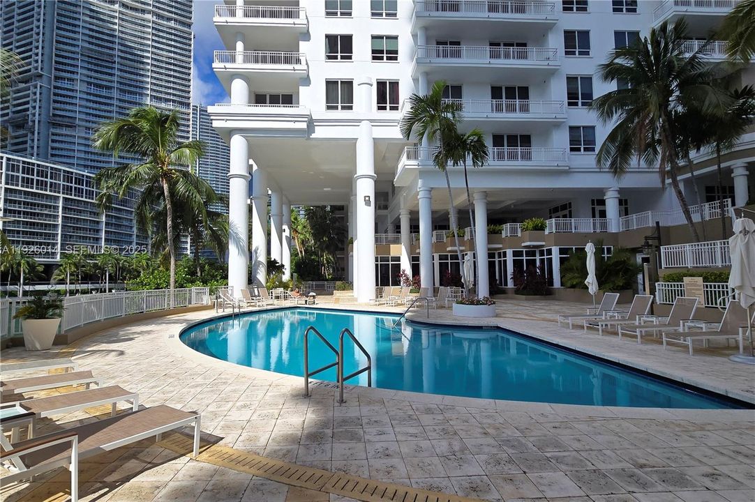 For Rent: $3,350 (1 beds, 1 baths, 878 Square Feet)