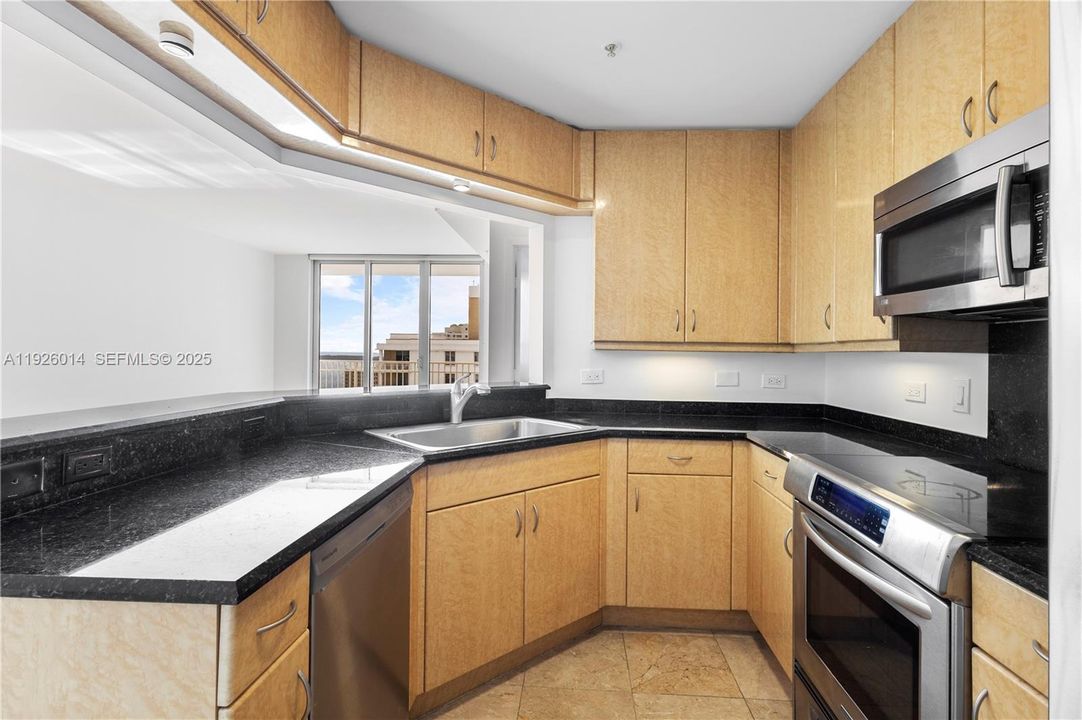 For Rent: $3,350 (1 beds, 1 baths, 878 Square Feet)