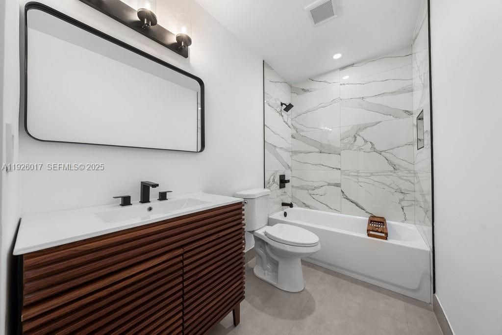 На продажу: $626,500 (3 спален, 2 ванн, 1241 Квадратных фут)