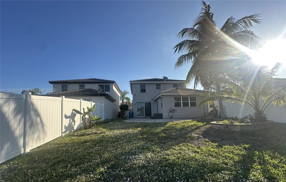 For Rent: $3,500 (4 beds, 2 baths, 1896 Square Feet)