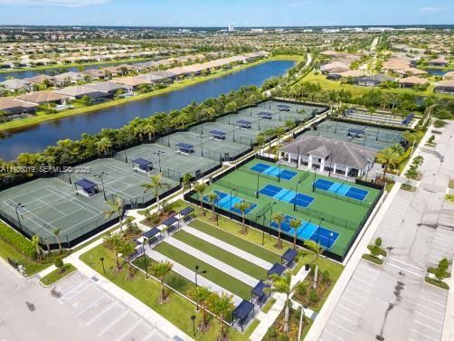 На продажу: $849,000 (3 спален, 3 ванн, 2352 Квадратных фут)