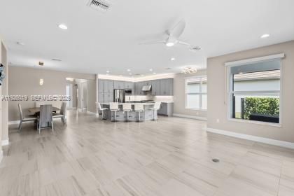 На продажу: $849,000 (3 спален, 3 ванн, 2352 Квадратных фут)