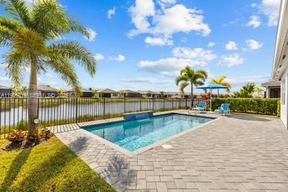 На продажу: $849,000 (3 спален, 3 ванн, 2352 Квадратных фут)