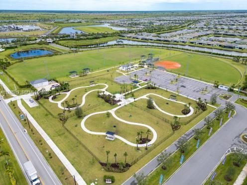 На продажу: $849,000 (3 спален, 3 ванн, 2352 Квадратных фут)