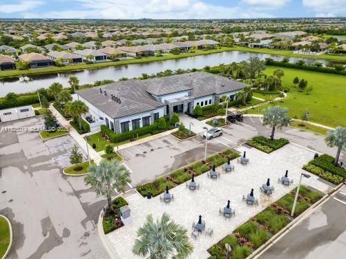 На продажу: $849,000 (3 спален, 3 ванн, 2352 Квадратных фут)