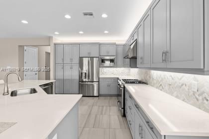 На продажу: $849,000 (3 спален, 3 ванн, 2352 Квадратных фут)