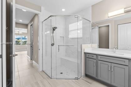 На продажу: $849,000 (3 спален, 3 ванн, 2352 Квадратных фут)