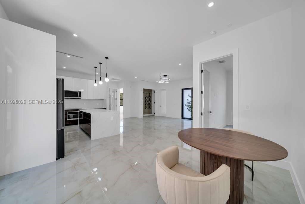 待售: $369,900 (4 贝兹, 3 浴室, 1650 平方英尺)