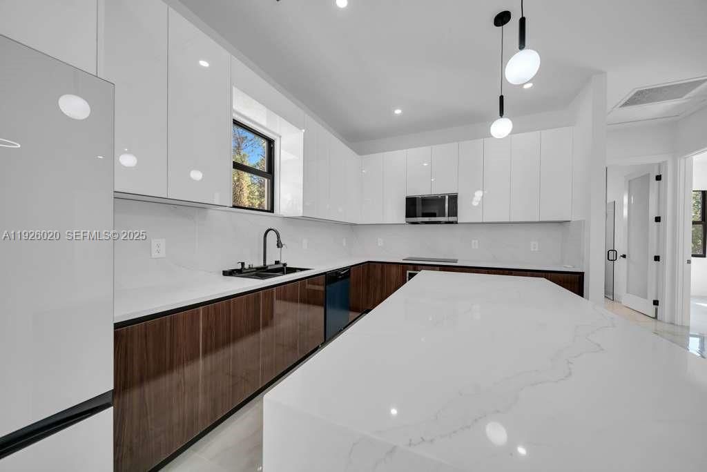 待售: $369,900 (4 贝兹, 3 浴室, 1650 平方英尺)