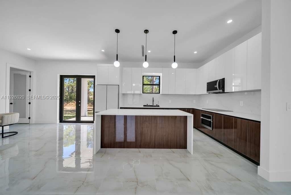 待售: $369,900 (4 贝兹, 3 浴室, 1650 平方英尺)