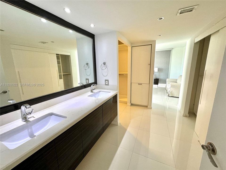 В аренду: $3,100 (2 спален, 2 ванн, 1144 Квадратных фут)