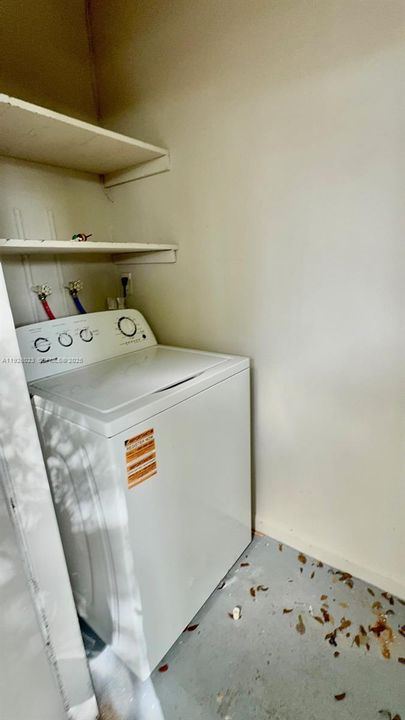 出租: $2,400 (2 贝兹, 1 浴室, 1985 平方英尺)