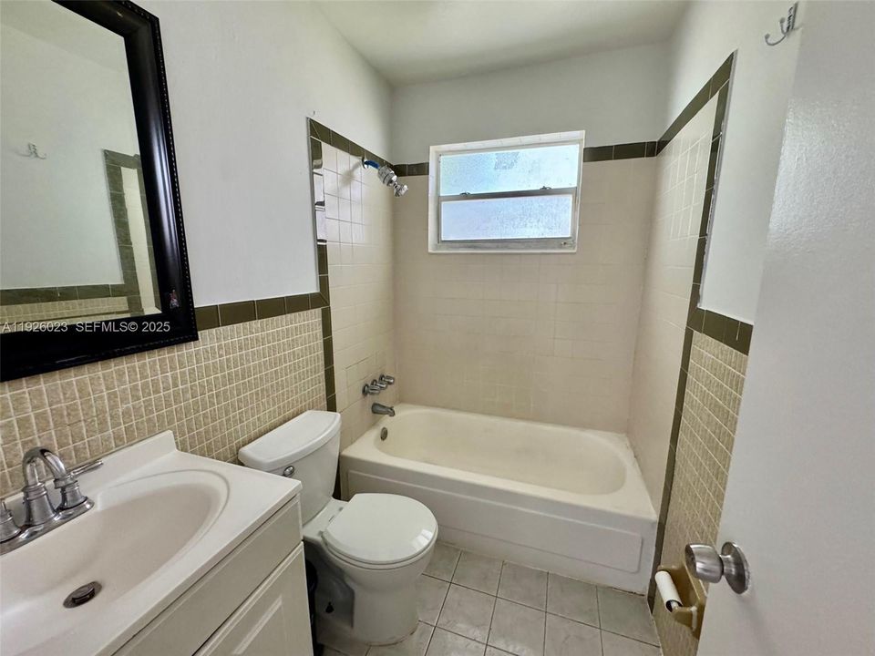 出租: $2,400 (2 贝兹, 1 浴室, 1985 平方英尺)