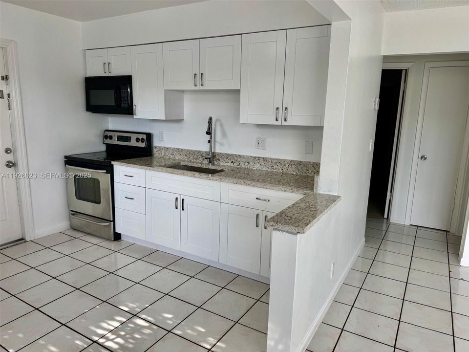 出租: $2,400 (2 贝兹, 1 浴室, 1985 平方英尺)