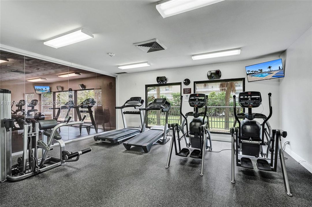 For Sale: $879,000 (2 beds, 2 baths, 2261 Square Feet)