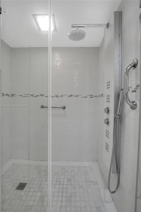 For Sale: $879,000 (2 beds, 2 baths, 2261 Square Feet)