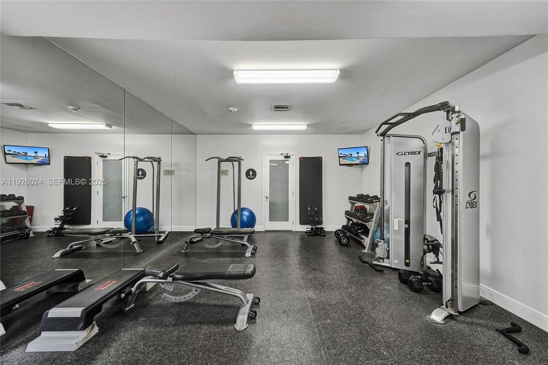 For Sale: $879,000 (2 beds, 2 baths, 2261 Square Feet)